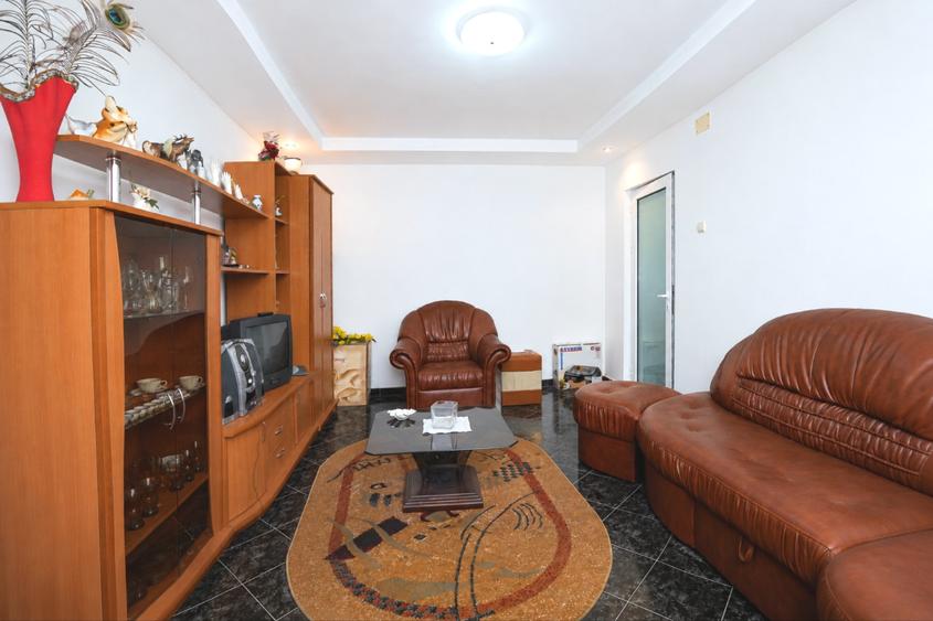 Apartament 2 camere etaj 4 , zona PETRODAVA