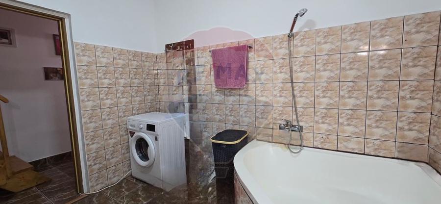 Casă de vânzare cu mansardă – spațioasă în Chișineu-Criș