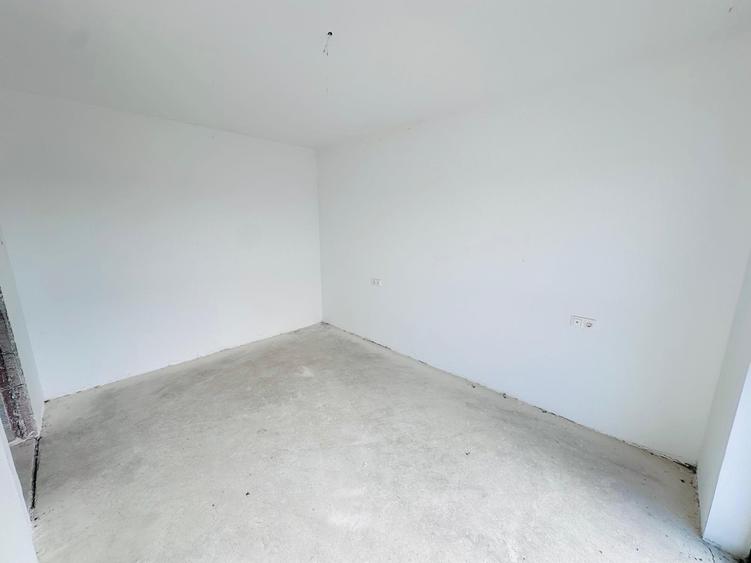 Duplex despartit prin camera tehnica- 4 camere si 3 bai - Urseni