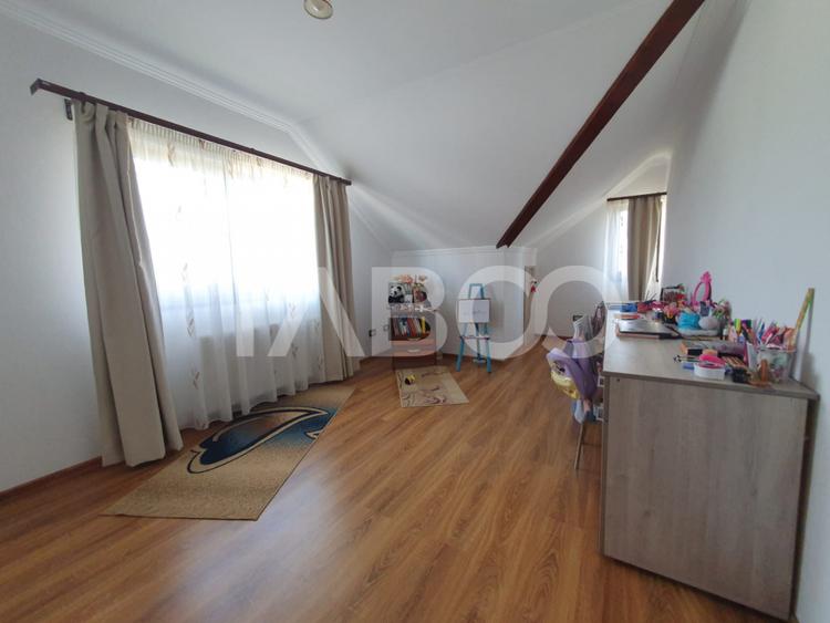 Casa 5 camere 3 bai 2 terase garaj magazie de vanzare 180 mp utili