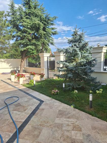 Resedinta deosebita,renovata 2023,P+2,garaj 2 loc, sauna, piscina, teren 1130 mp