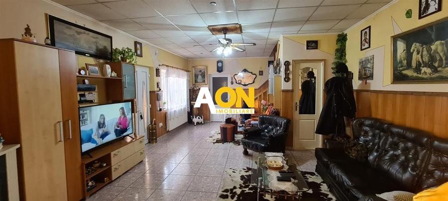 Casa de vanzare 5 camere 320 mp teren Centru zona Prefecturii