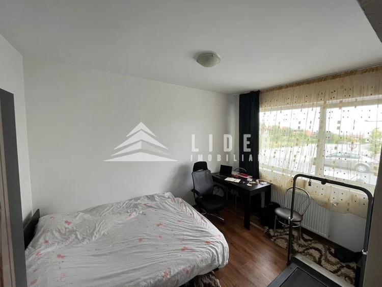 Se inchiriaza apartament living cu bucatarie, dormitor zona Grand Hotel Italia