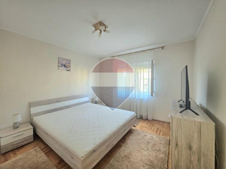 De închiriat apartament cu 3 camere Strada Aluminei Rogerius