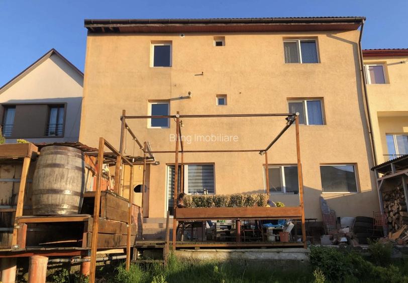 Casa cu 5 apartamente a cate 2 camere, 302 mp, curte, parcare, Zorilor