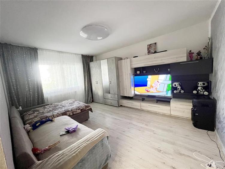 Apartament 2 camere decomandat, renovat, zona Astra - Carpatilor
