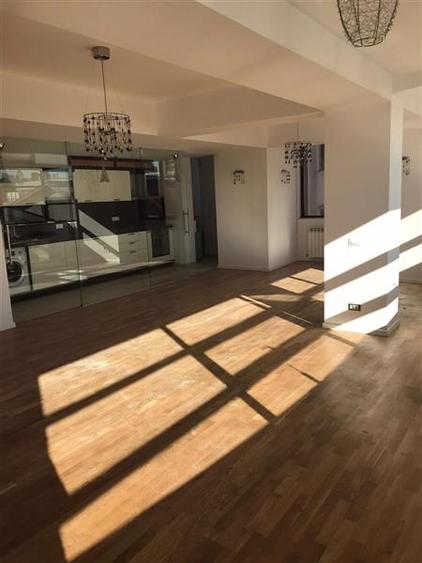 Birou de inchiriat langa Parcul Herastrau - Penthouse cu terasa