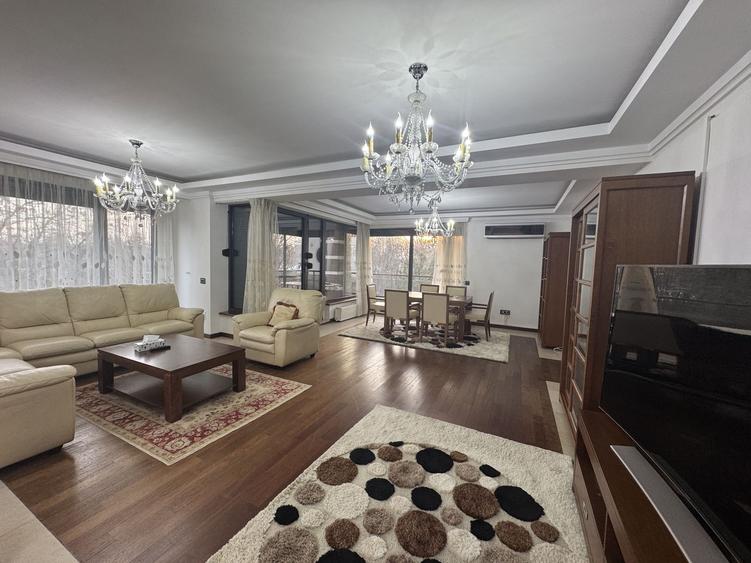 Apartament spatios cu vedere la parc, prima linie