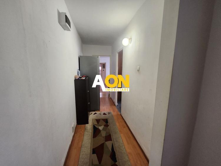 De vanzare apartament 3 camere, etaj intermediar, Cetate