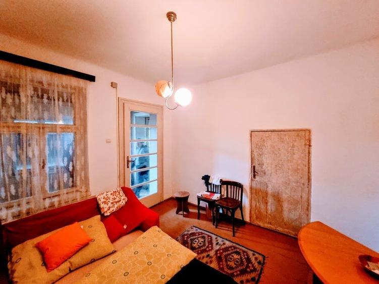Casă mare, Parter + Etaj, la Vasiova, pe strada Principală (Tudor Vladimirescu)