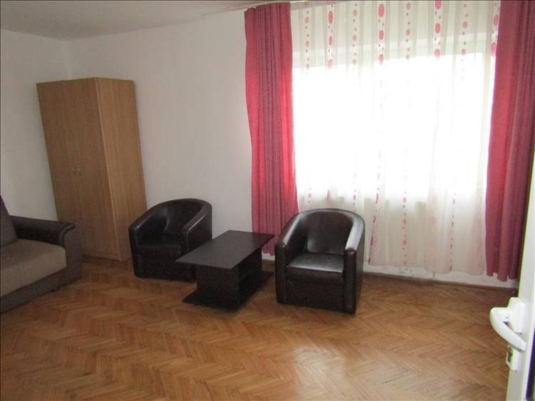 Apartament doua camere, decomandat, central , str. Noica
