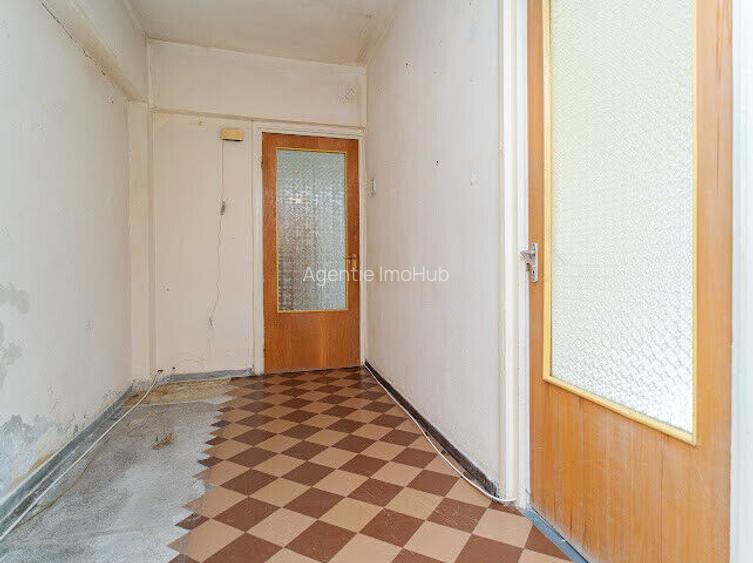 APARTAMENT  CU 3 CAMERE,  IN INIMA ORASULUI, LICEUL NATIONAL - 15