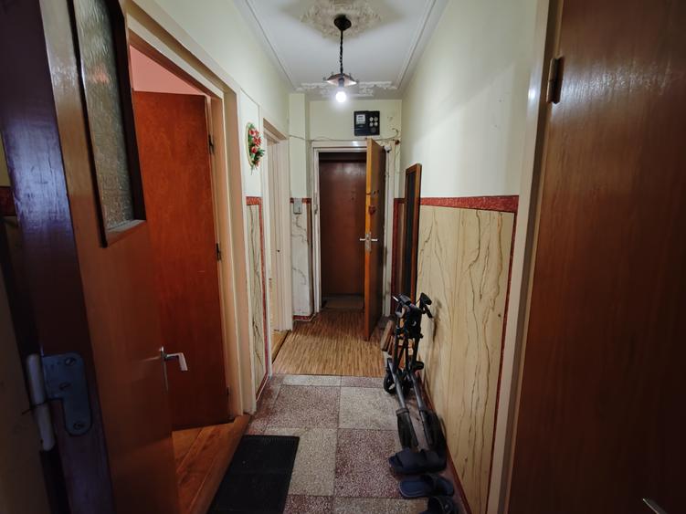 Apartament 3 camere liber la vanzare zona Vlahuta