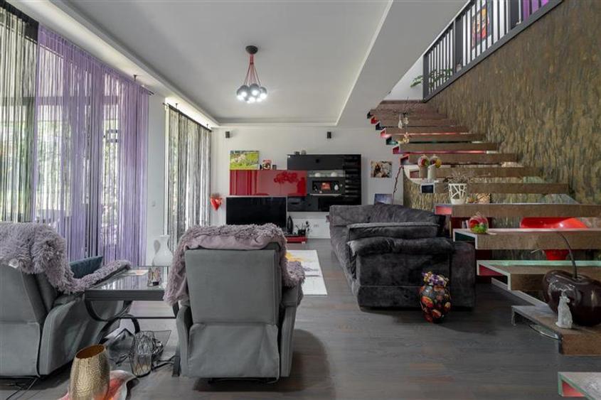 Vila PREMIUM , zona exclusivista acces privat, Bucium