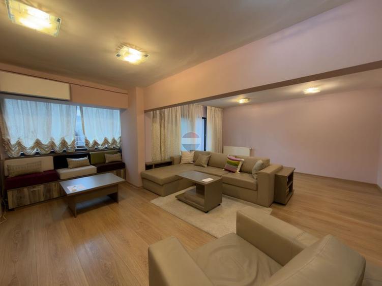 Apartament cu 3 camere de închiriat in Piata Victoriei