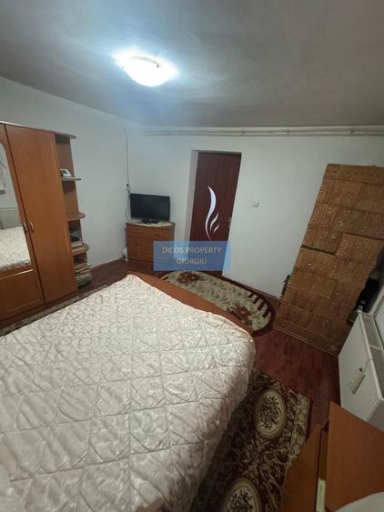 Casă de vânzare pe strada Sabarului