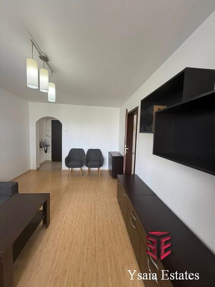 3 DECOMANDATE  LA VANZARE - VIS-A-VIS DE CAMPSUL UNIVERSITAR - ETAJ 1 -