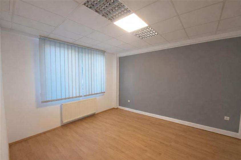 Spatiu, configurat pe trei niveluri, Central, Brasov