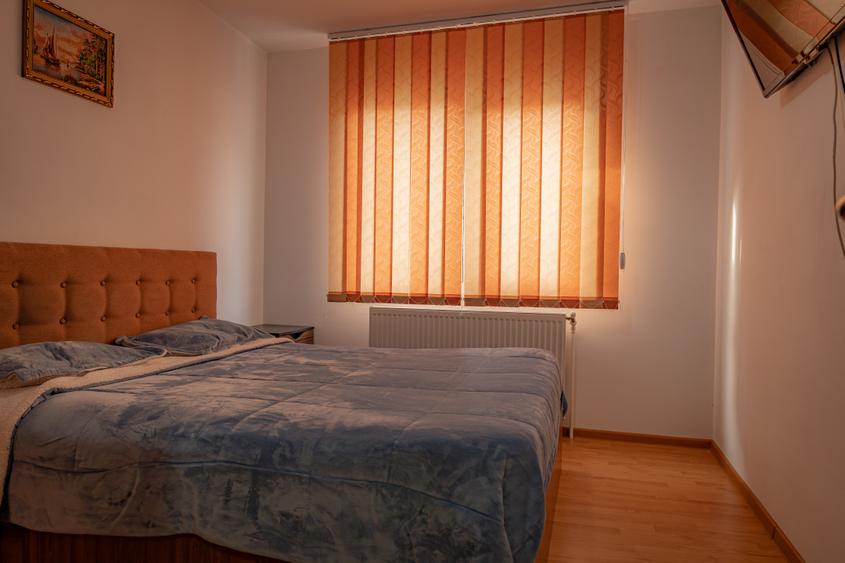 3 camere renovat, mobilat, balcon