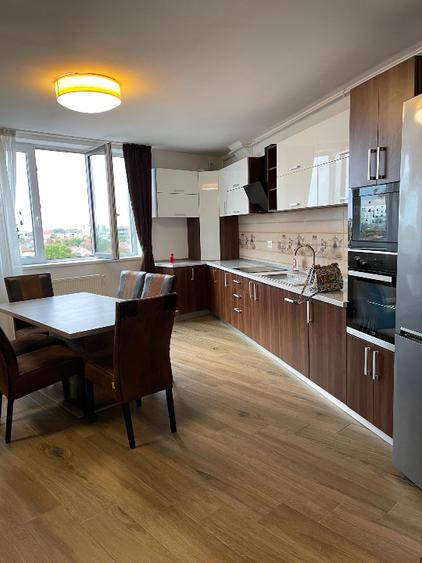 Vand apartament 4 camere
