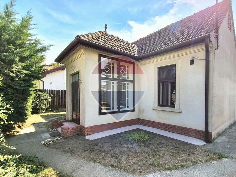 O casă cu aer boem, la câțiva pași de Mureș