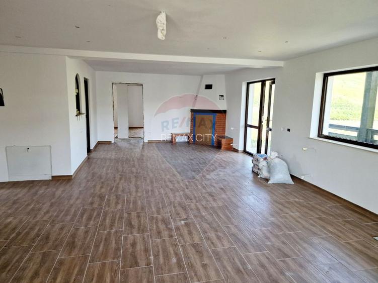 Casă / Vilă cu 8 camere de vânzare în zona Balaur - 29