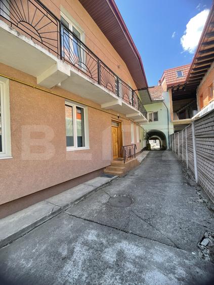 Casă ultracentrală lângă Biserica Evanghelică | 4 camere | 5 băi | Garaj nou