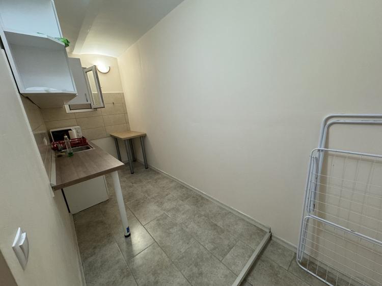 Garsonieră, 28 mp, recent renovată, zona ultracentrală, UMF
