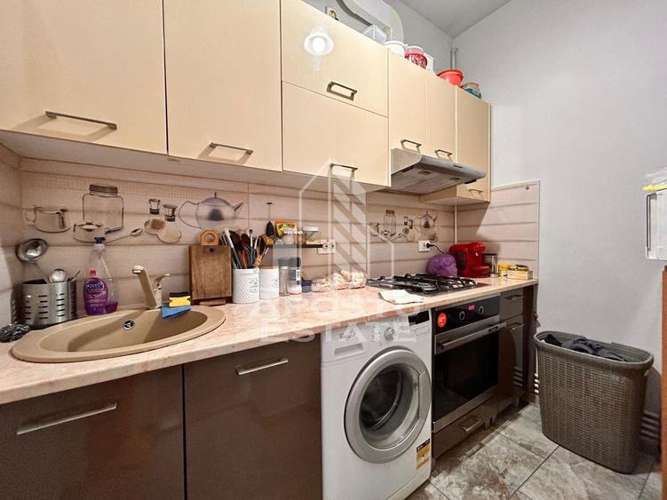 Apartament 3 camere, complet renovat la curte comuna in zona Centrala