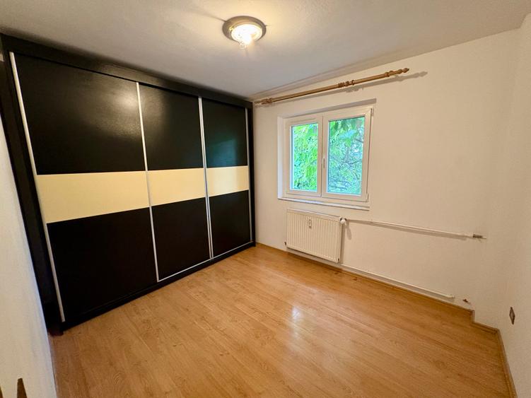 3 Camere Bloc Reabilitat Etaj 2/4 Loc de Parcare Izolat Termic