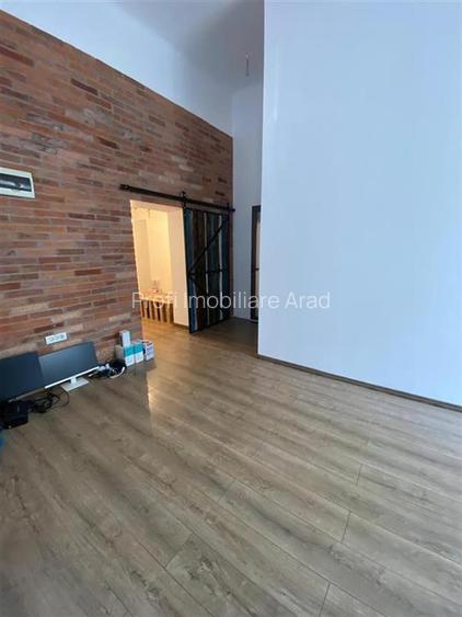 Inchiriez Spatiu  Comercial cu intrare din Bulevard - 2