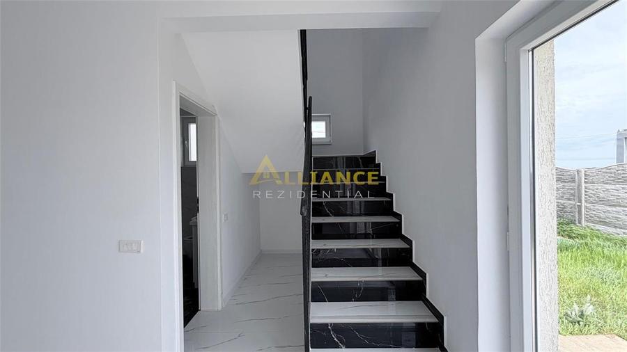 Casa individuala - 4 camere - 2 bai - 560mp teren