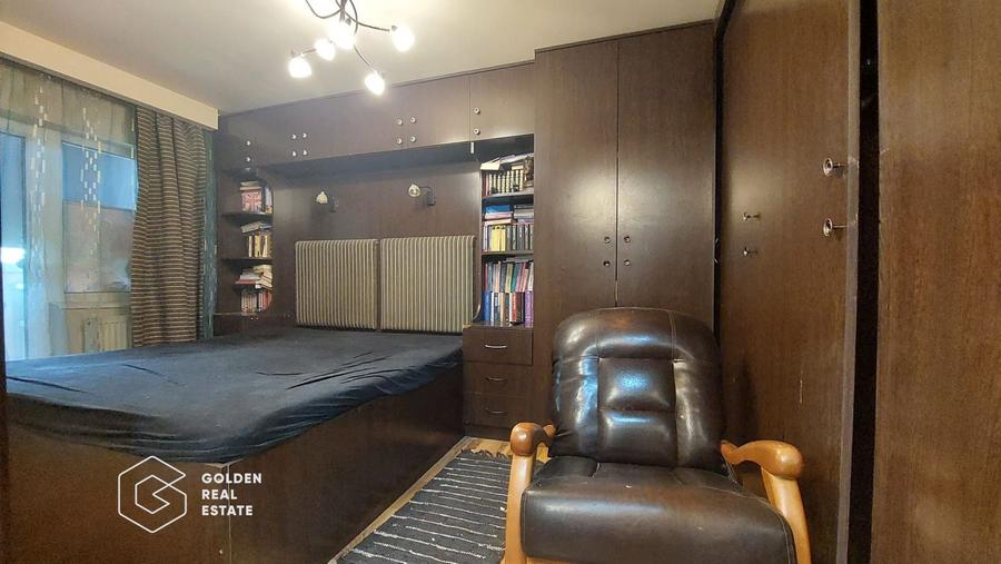 Apartament 3 camere, etaj 2, decomandat, zona Podgoria