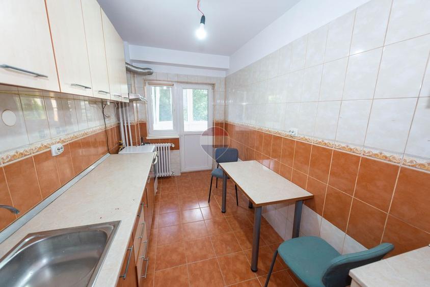 Apartament 3 camere decomandat, 88 mp, an 1982, Piata 1 Mai, Victoriei