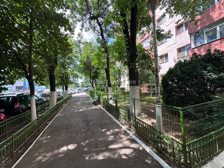 Piața Progresul.Apartament de 3 camere decomandate lângă parc. - 2