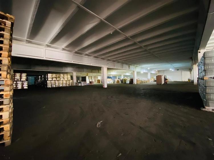 Hala/ showroom, 5000mp, aproape de Carrefour