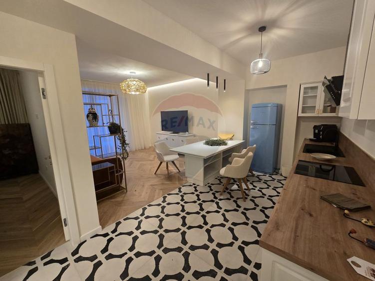 Apartament de lux, cu loc de parcare, langa Universitate