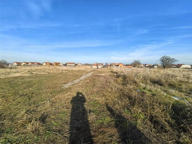 Teren 400 mp in Confectii cu 2 fronturi stradale