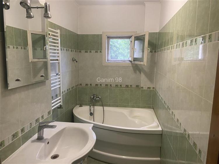 Apartament 3 camere , zona supermarket Lidl (fosta Autogara)et 1 din 3 , 81 mp , - 16