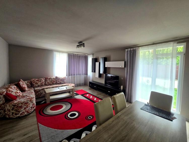 Casa tip duplex, zona Terra, Floresti