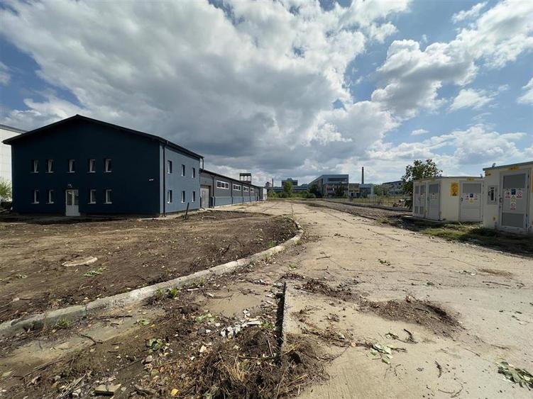 Teren/ platforma de inchiriat de la 500mp la 3000mp, zona Vama Iasi si Kaufland