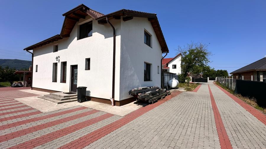 Casa tip vila constructie noua in Sacel, Sibiu teren 866 mp mobilata si utilata