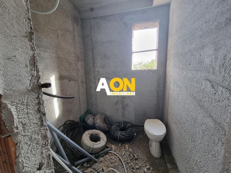 Casa la rosu,2100 mp teren,zona Micesti