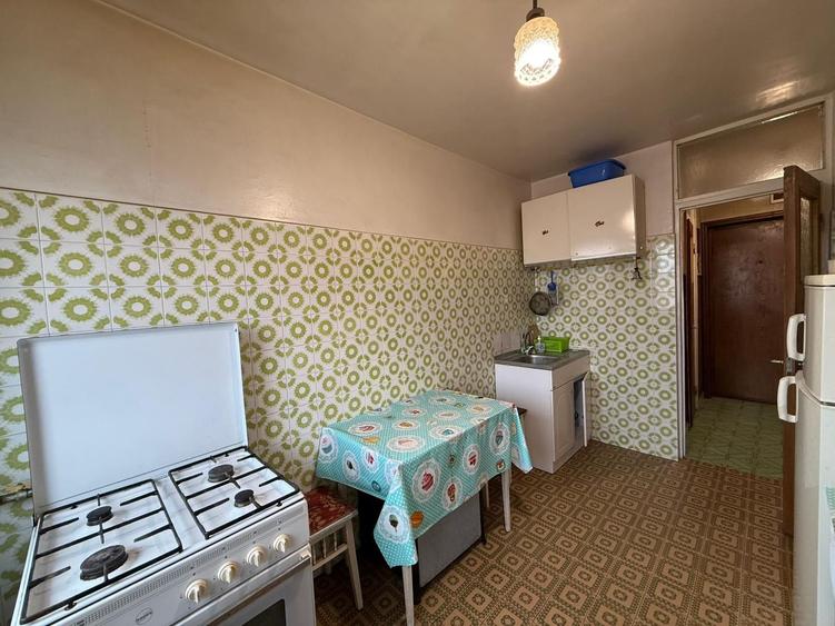3 camere | Teiul Doamnei | Bloc din 83 | Reabilitat