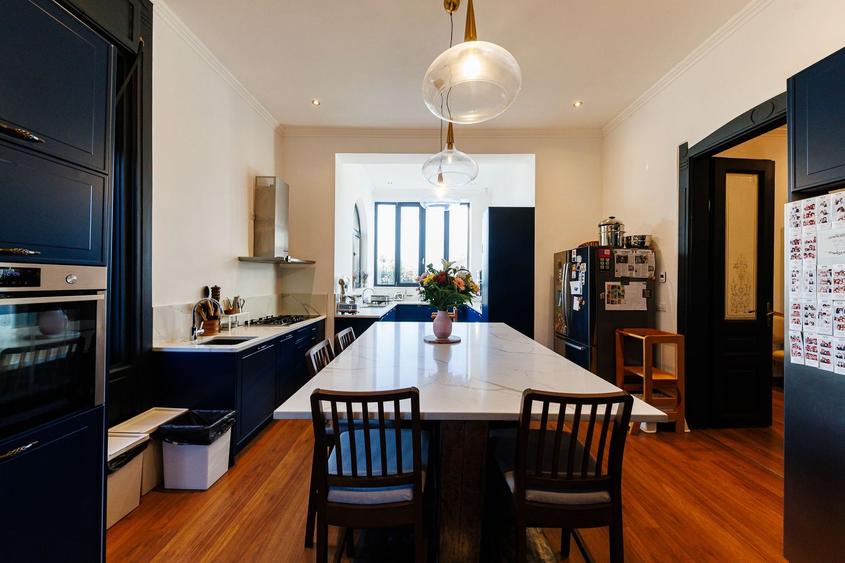 Casa cu Personalitate – Un Amestec Fascinant de Stil Istoric și Contemporan