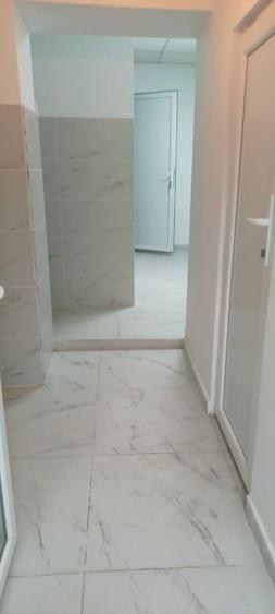 Spațiu comercial / demisol 272,3 mp — centrală proprie, chicinetă, toaletă —