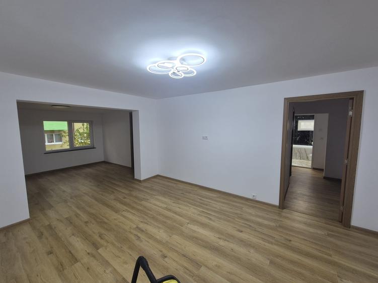 Apartament 4 camere George Enescu de vânzare