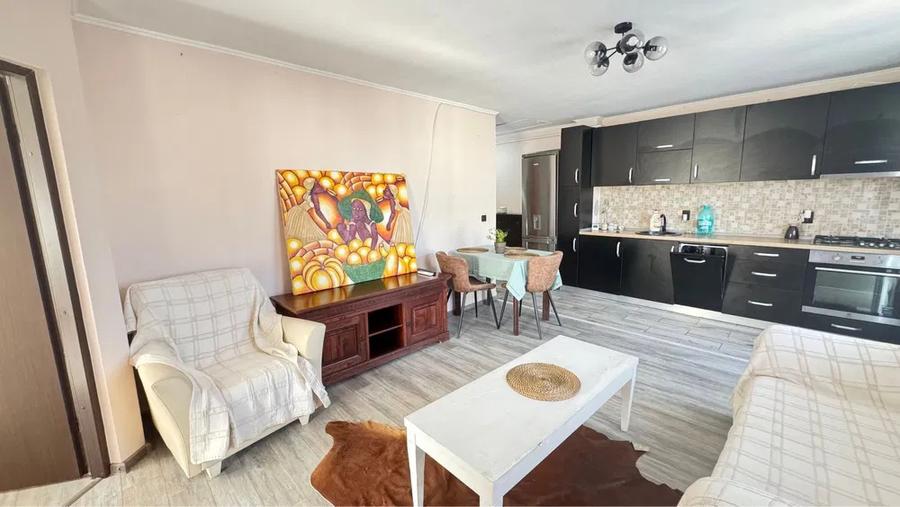 Apartament cu 3 camere, 2 parcari, zona Terra