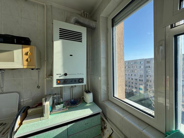 De vanzare - 2 camere decomandat - centrala proprie - 800m metrou 1 decembrie