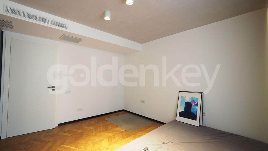 Apartament renovat cu 3 camere, 2 bai | 190mpc | garaj si boxa